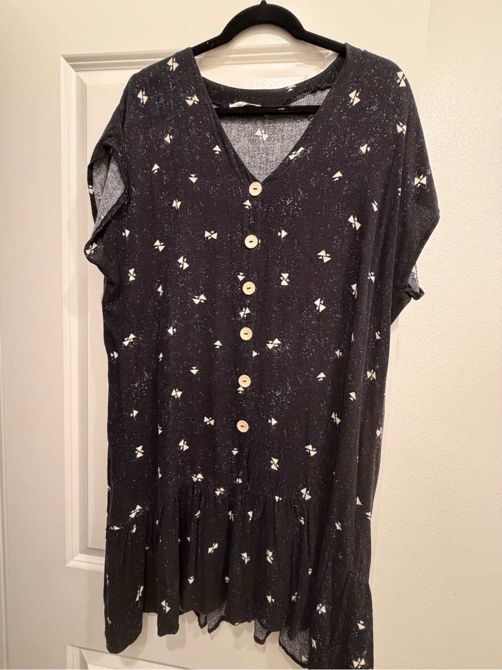 Carly Jean Los Angeles Navy Button-Front Midi Dress with White Print